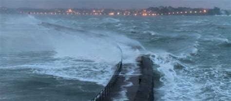 La France balayée par la tempête Ciaran plus d un million de foyers