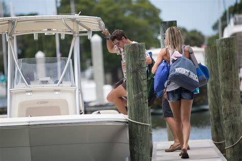 Boating Etiquette Reading Between The Rules Discover Boating