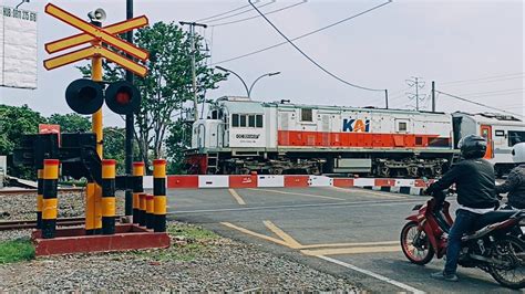 PALANG PINTU PERLINTASAN KERETA API Jalan Madukoro Semarang Ka Kaligung