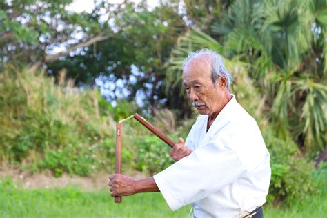 琉球古武道 沖縄県多彩な武具を使って修練する沖縄古来の武器術