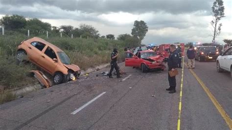 Choque frontal entre 2 autos en Aguascalientes dejó 1 muerto y 3