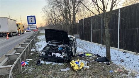 Schwerer Unfall In Heilbronn Lkw Fahrer Rammt Zwei Autos Zwei Verletzte