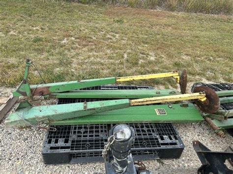 Markers For A 7000 John Deere 8 Row Planter Buying All For One Money Fragodt Auction And Real