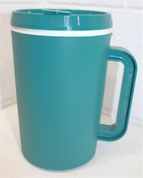 Vintage Aladdin 52 Oz Insulated Plastic Travel Coffee Mug Cup Green