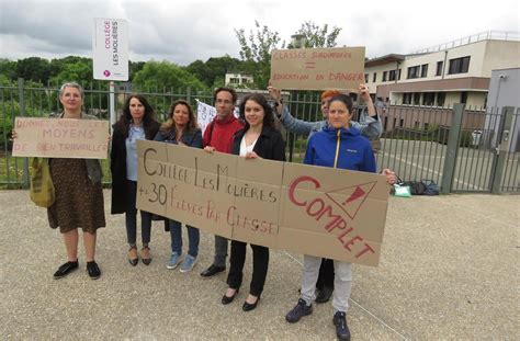 Les Essarts Le Roi En Grève Les Profs Du Collège Réclament Davantage De Moyens Le Parisien