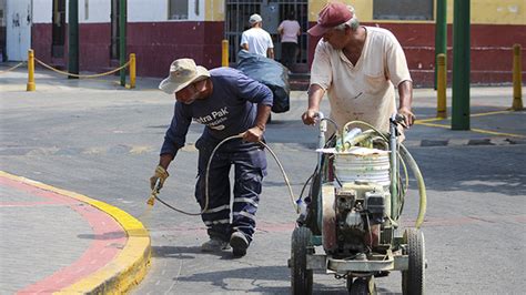 Municipalidad Ejecuta Operativo De Limpieza En Parque Bol Var