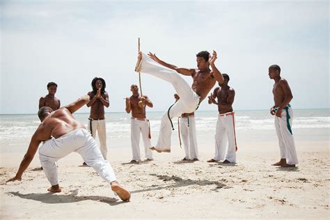 Confira 9 benefícios da capoeira para seu corpo e mente Conteúdo Fitclass