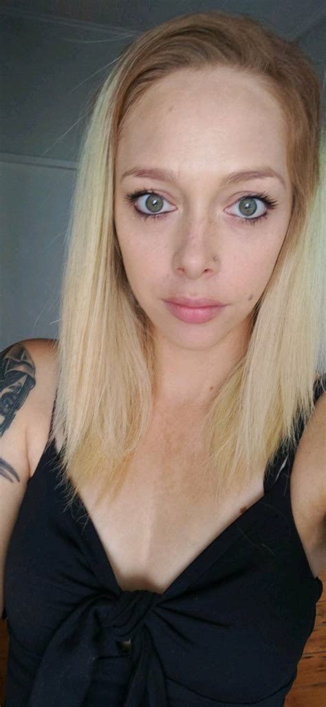 23F Hot Or Not Scrolller