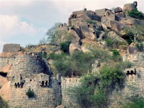 Telangana: Qutb Shahi era Koilkonda Fort grabs tourists’ attention