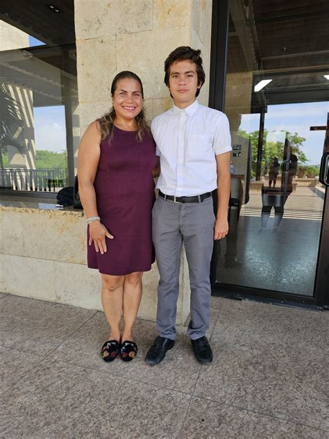 Misa de acción de gracias de alumnos del Instituto Andes - Perfiles