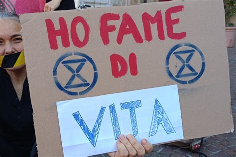 Gli Attivisti Di XR In Sciopero Della Fame A Reggio Emilia