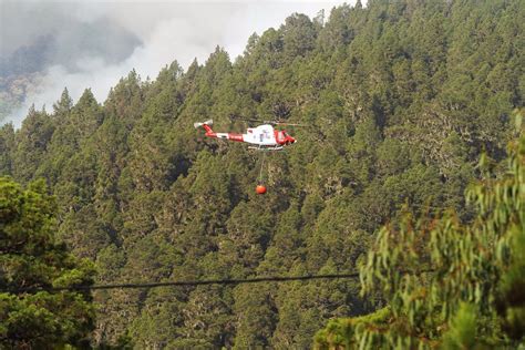 El Incendio De Tenerife Sigue Fuera De Capacidad De Extinci N Aunque No