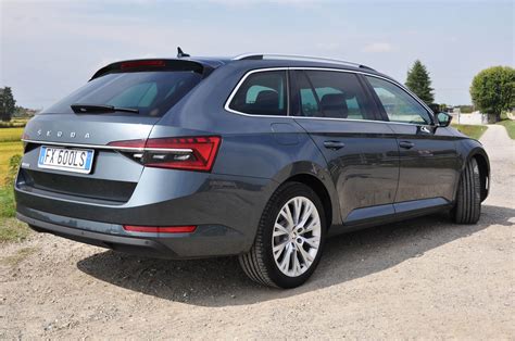 Skoda Superb Wagon Alla Prova Tanto Spazio Per Viaggi E Famiglia