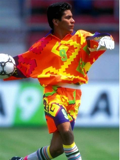 Jorge Campos ícono Del Futbol Mexicano Y De La Moda En París México