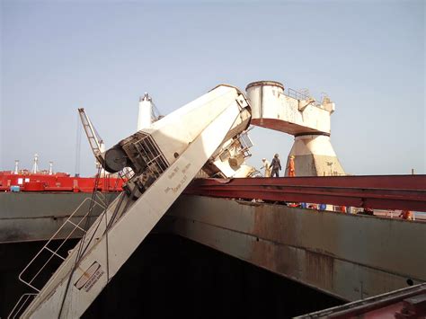 Felixstowe Dockers: Accident at " Ship to Ship Operation"