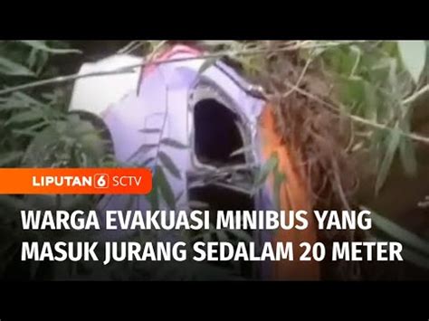 Tak Kuat Menanjak Minibus Bawa Penumpang Masuk Jurang Sedalam