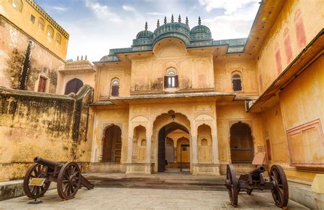 Top Forts in Jaipur: Timings, Entry Fee, Nearest Metro Station