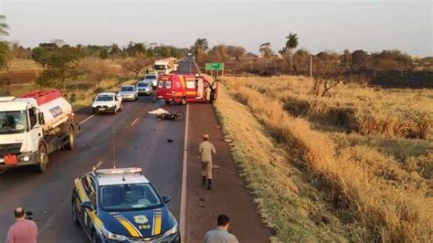 Homem Morre Dilacerado Em Acidente Entre Moto E Carreta Interior