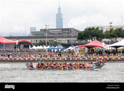 Taipei Taiwan 18 June Dragon Boats Pass Below Taipei 101 During The