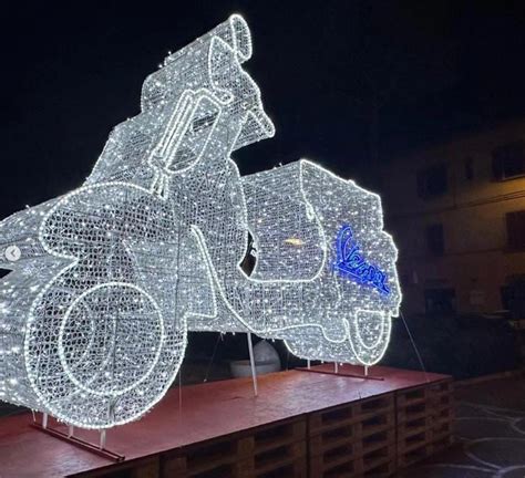 Vespa World Days A Pontedera Il Serpentone Da 10mila Scooter Il