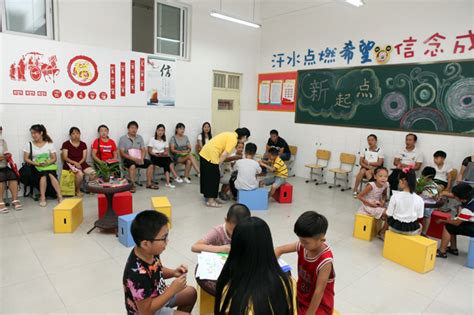 郑州市区小学入学报名首日 玩着玩着就把入学这节课上完了 郑州教育信息网