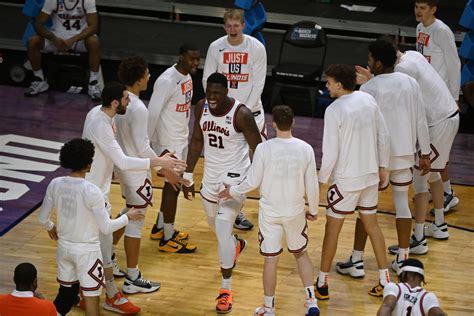 LIVE: FINAL - No. 8 Loyola-Chicago 71, No. 1 Illinois 58 - Illini Upset ...