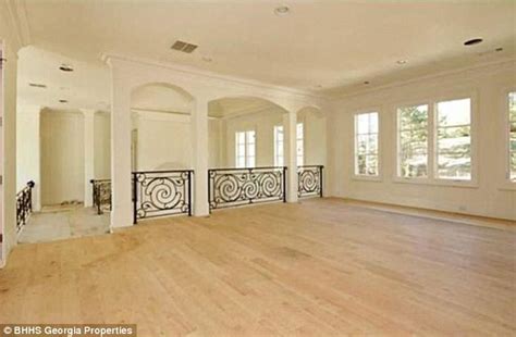 Moving On Up Nene Leakes Moves Into Her New 2 Million Georgia Mansion