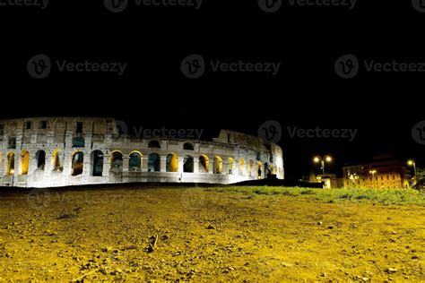 Rome Colosseum night view 20162714 Stock Photo at Vecteezy