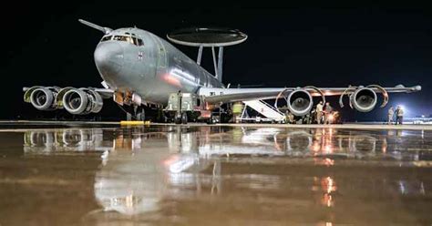 Pesawat Komando Dan Pemberi Peringatan Dini Boeing E 3 Sentry Awacs