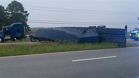 Overturned Tractor Trailer Snarls Traffic The Suffolk News Herald