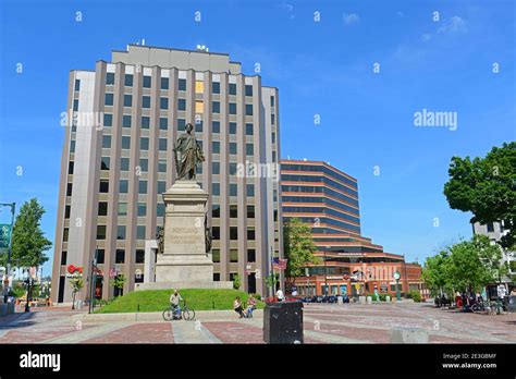 Our Lady Of Victories Statue On Top Of Portland Soldiers And Sailors