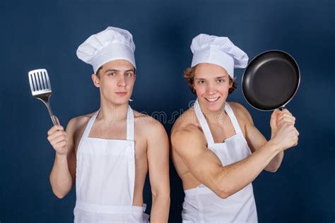 Cocinero Atractivo Hermoso Con El Delantal En Cuerpo Muscular Desnudo