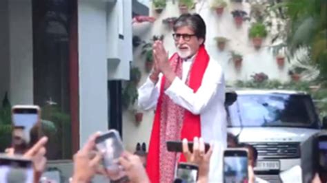 Amitabh Bachchan S Traditional Look Steals Spotlight During His Fan