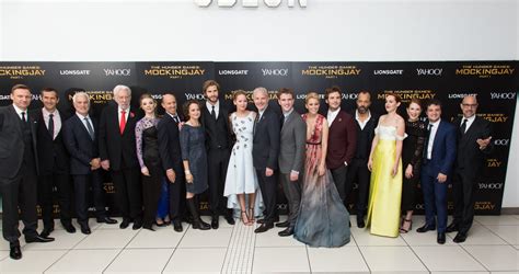 The cast of Mockingjay Part 1 | Confusions and Connections