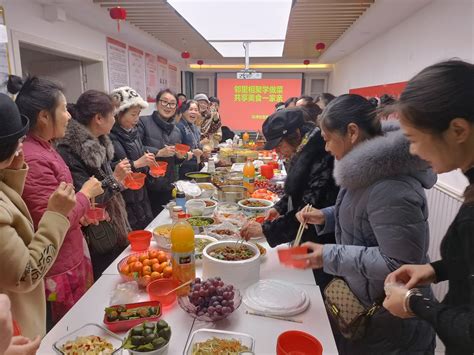 生米街道同泽社区开展“邻里相聚学做菜 共享美食一家亲”主题活动 红谷滩区人民政府