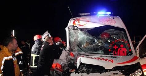 Manisa Da Ger Ekle En Ambulans N Kamyona Arpt Olay N Detaylar