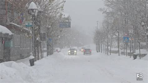 Cronaca meteo diretta Fitta nevicata su Courmayeur la fase più