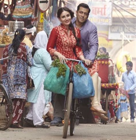 Kareena Kapoor And Salman Khan In Movie Bajrangi Bhaijaan 2015