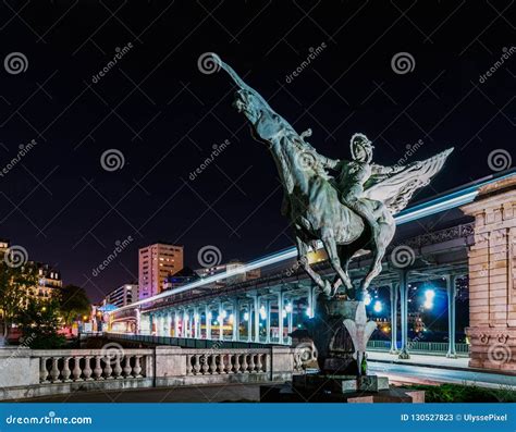 Pont De Bir-Hakeim at Night - Paris, France Editorial Stock Photo - Image of horse, beautiful ...