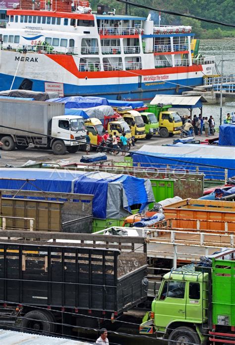 PELABUHAN LEMBAR TUTUP ANTARA Foto