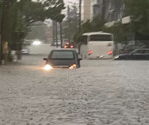 Foto Craiova sub ape Bănia paralizată de ploile torențiale Mai