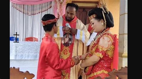 Momen Pemberkatan Nikah Pasangan Tuna Rungu Wicara Di Toraja Bikin Haru