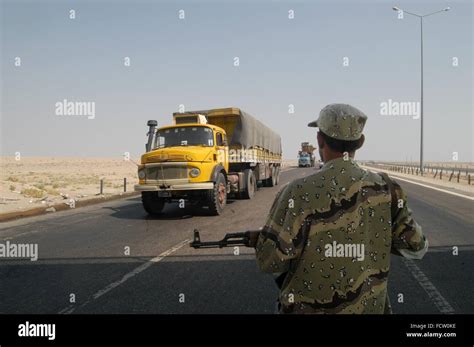 Checkpoint new iraqi army on hi-res stock photography and images - Alamy