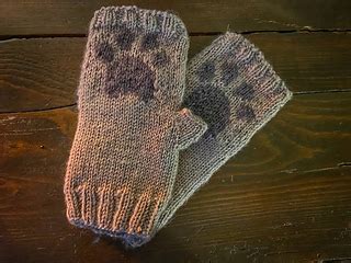 Ravelry Paw Print Glove Pattern By Naomi Fox