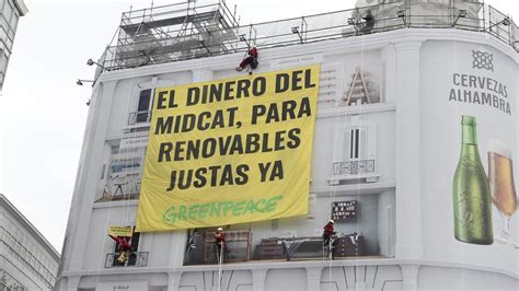 Greenpeace Despliega Una Pancarta Contra El Midcat En A Coru A Durante