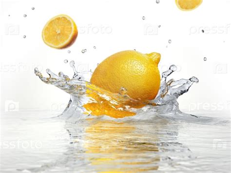 Фотография на тему Лимон в воде | PressFoto