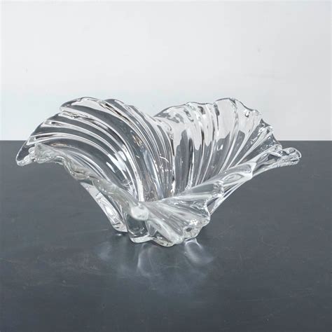 Glass Swirl Design Bowl In 2020 Swirl Design Swirl Glass