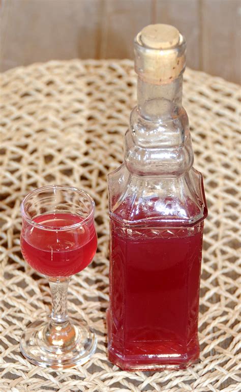 Red Globe Grapes Liqueur - Delicious Path Mediterranean recipes from Greece