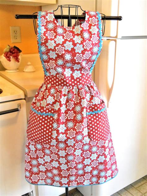 Womens Old Fashioned Retro Style Full Apron In Red And