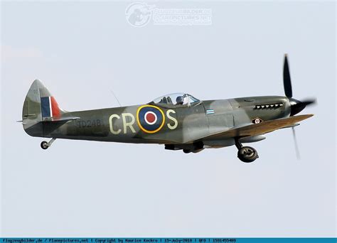 Foto Historic Flying Supermarine Spitfire Lf Xvi G Oxvi